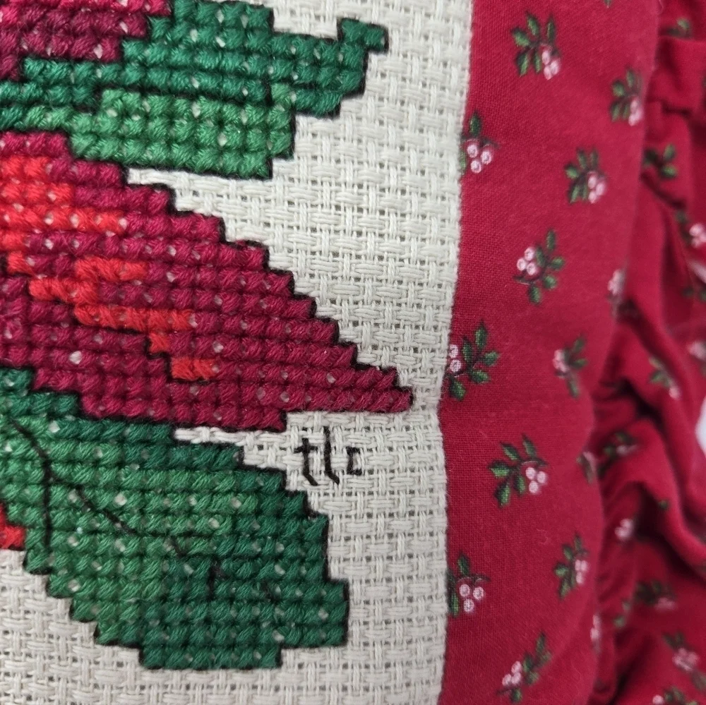 VINTAGE HANDMADE NEEDLE WORK EMROIDERY CHRISTMAS THROW PILLOW POINSETTIA RED